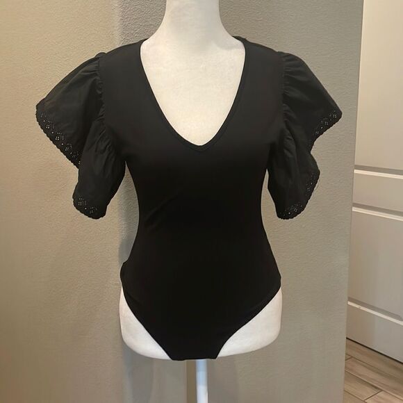 Lulus Black Bodysuit With Flared Sleeves Size Small - Picture 1 of 3